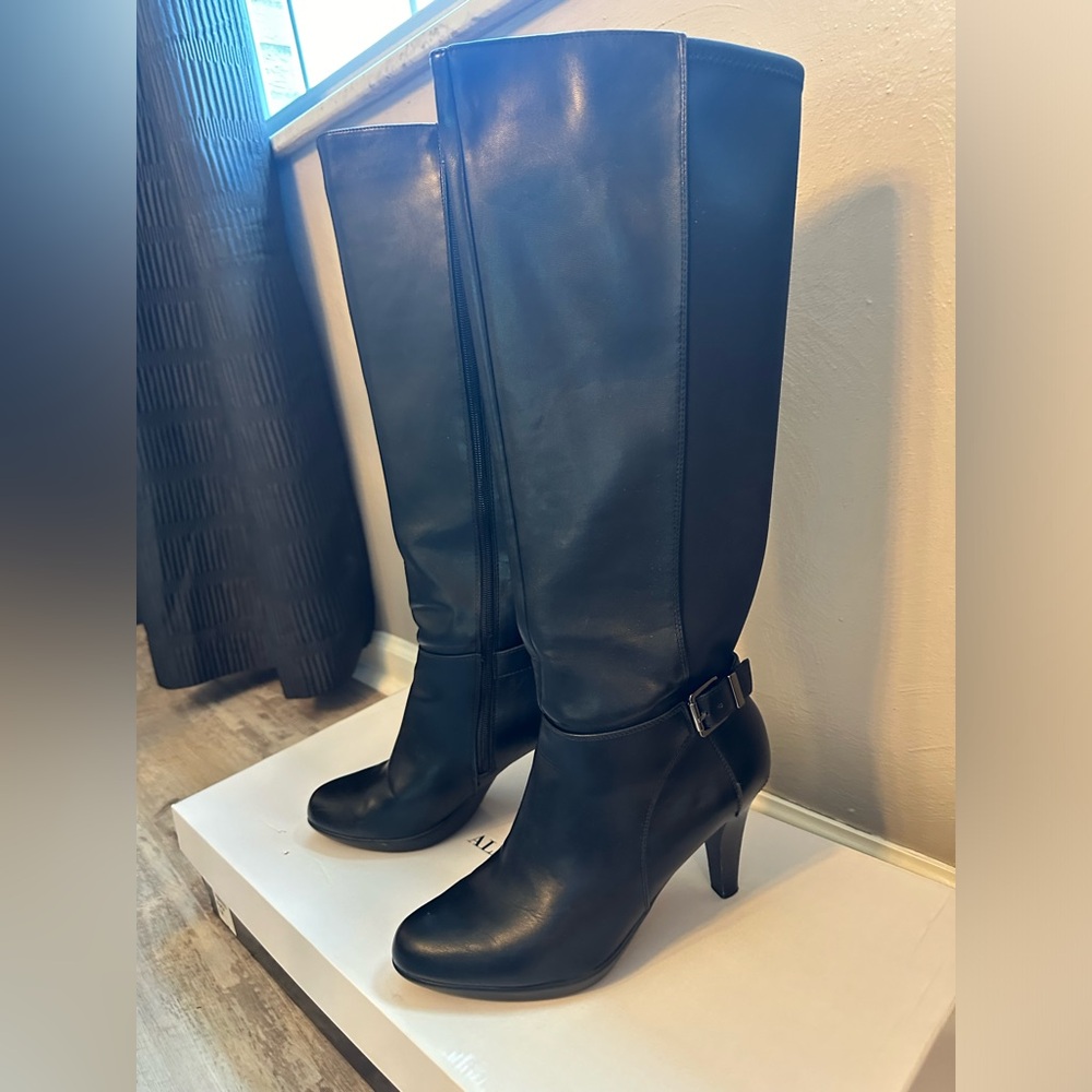 Sexy, sharp black leather boots. Size 9 M.